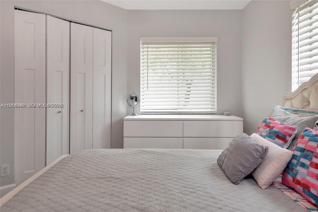 1800 Water Ridge Dr, Weston, FL 33326