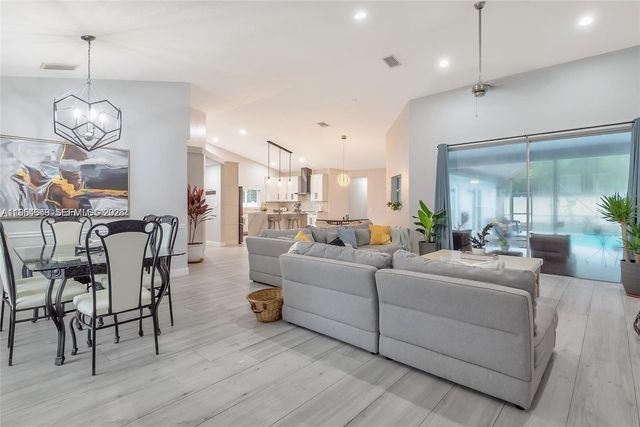 1800 Water Ridge Dr, Weston, FL 33326