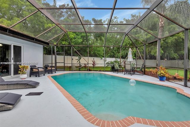 1800 Water Ridge Dr, Weston, FL 33326