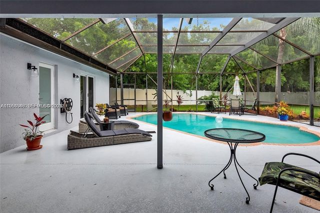 1800 Water Ridge Dr, Weston, FL 33326