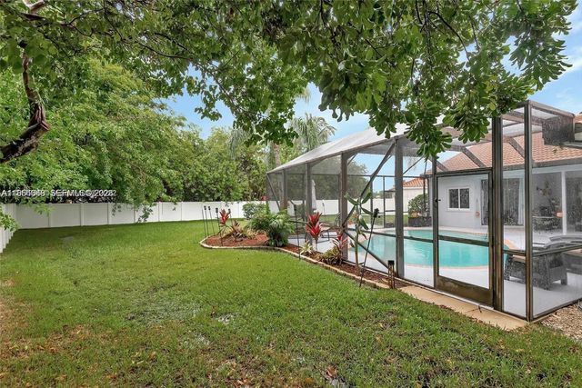 1800 Water Ridge Dr, Weston, FL 33326