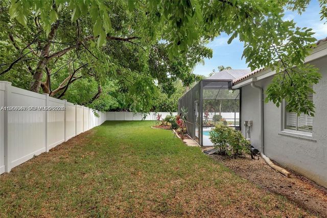 1800 Water Ridge Dr, Weston, FL 33326