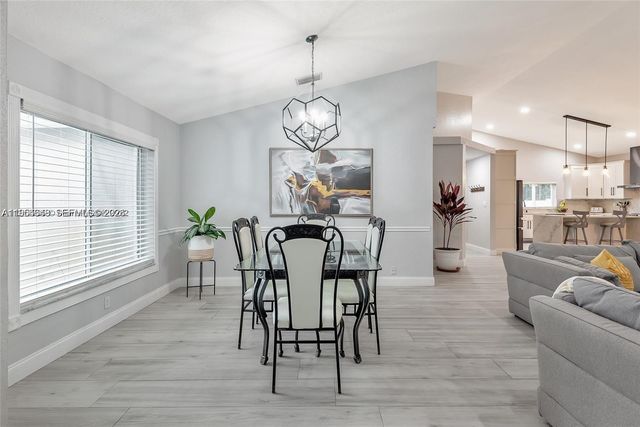 1800 Water Ridge Dr, Weston, FL 33326