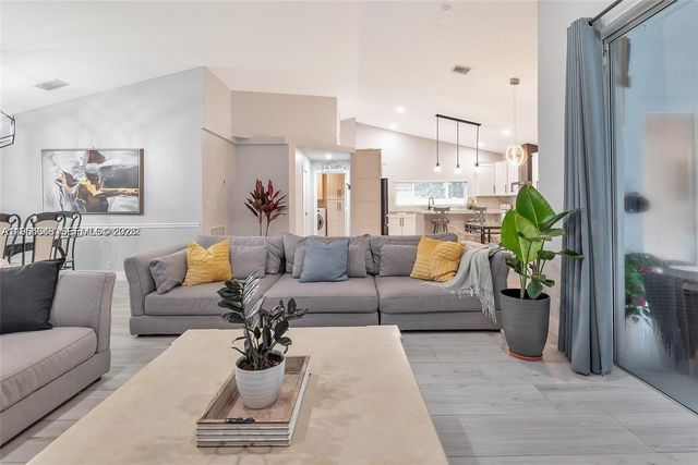 1800 Water Ridge Dr, Weston, FL 33326