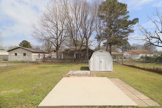 205 S 13th Avenue, Paragould, AR 72450