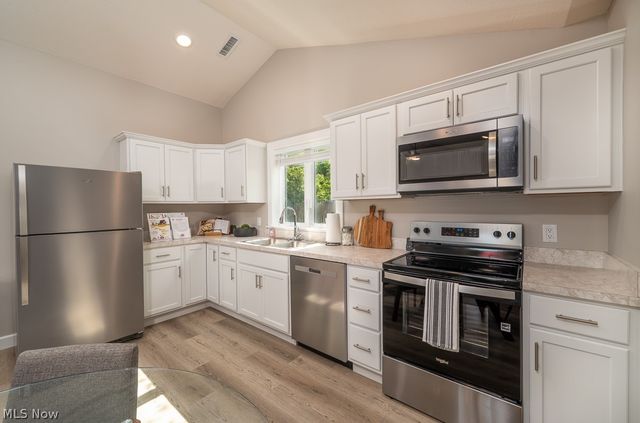 347 Ray Avenue NE, New Philadelphia, OH 44663