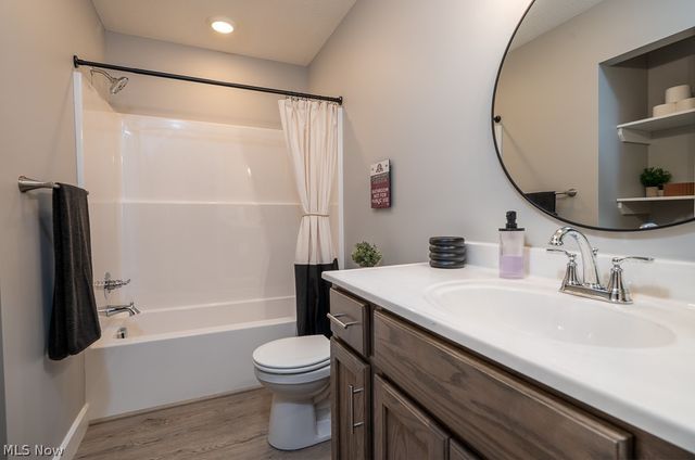 347 Ray Avenue NE, New Philadelphia, OH 44663