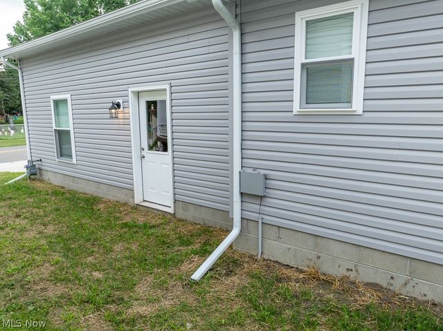 347 Ray Avenue NE, New Philadelphia, OH 44663