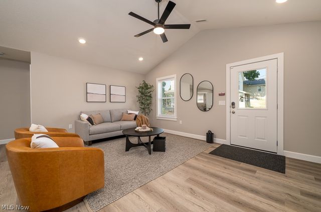 347 Ray Avenue NE, New Philadelphia, OH 44663