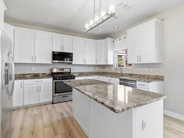 7627 Ramona Avenue NW, Albuquerque, NM 87114