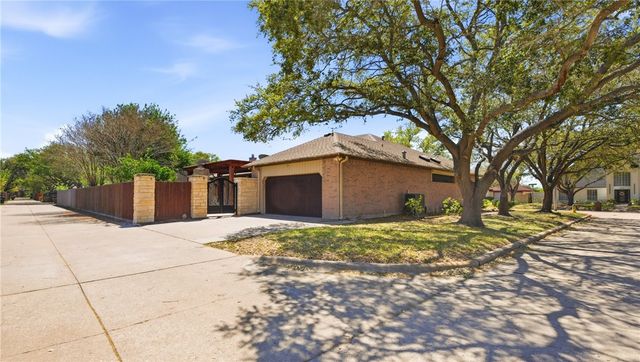 5902 Woodmere Dr, Corpus Christi, TX 78414