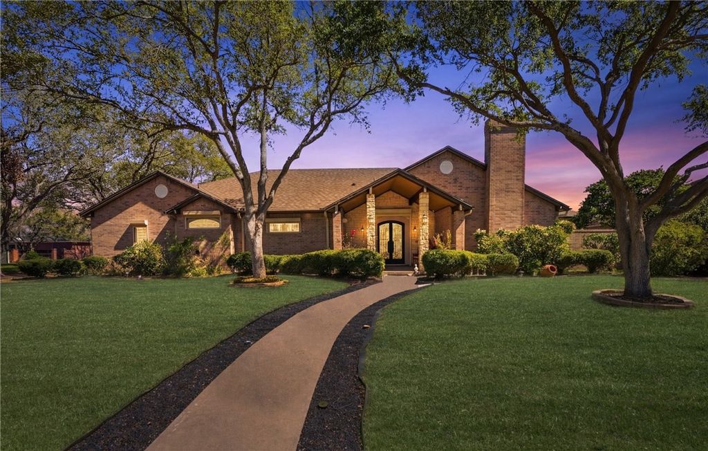 5902 Woodmere Dr, Corpus Christi, TX 78414