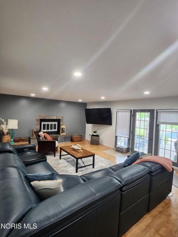 2214 Ruthanne Drive, Toledo, OH 43611