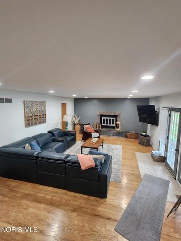 2214 Ruthanne Drive, Toledo, OH 43611