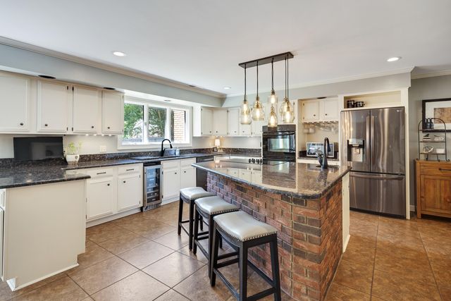 8701 MAPLE CREEK CV, Germantown, TN 38139