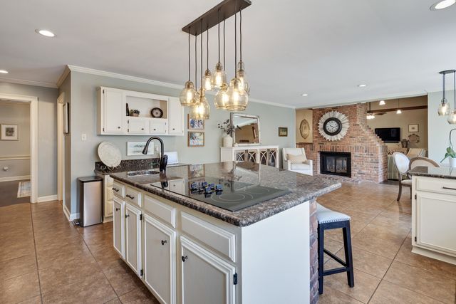8701 MAPLE CREEK CV, Germantown, TN 38139