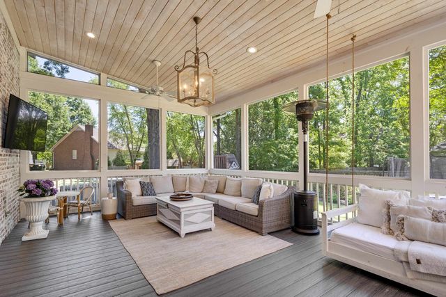 8701 MAPLE CREEK CV, Germantown, TN 38139
