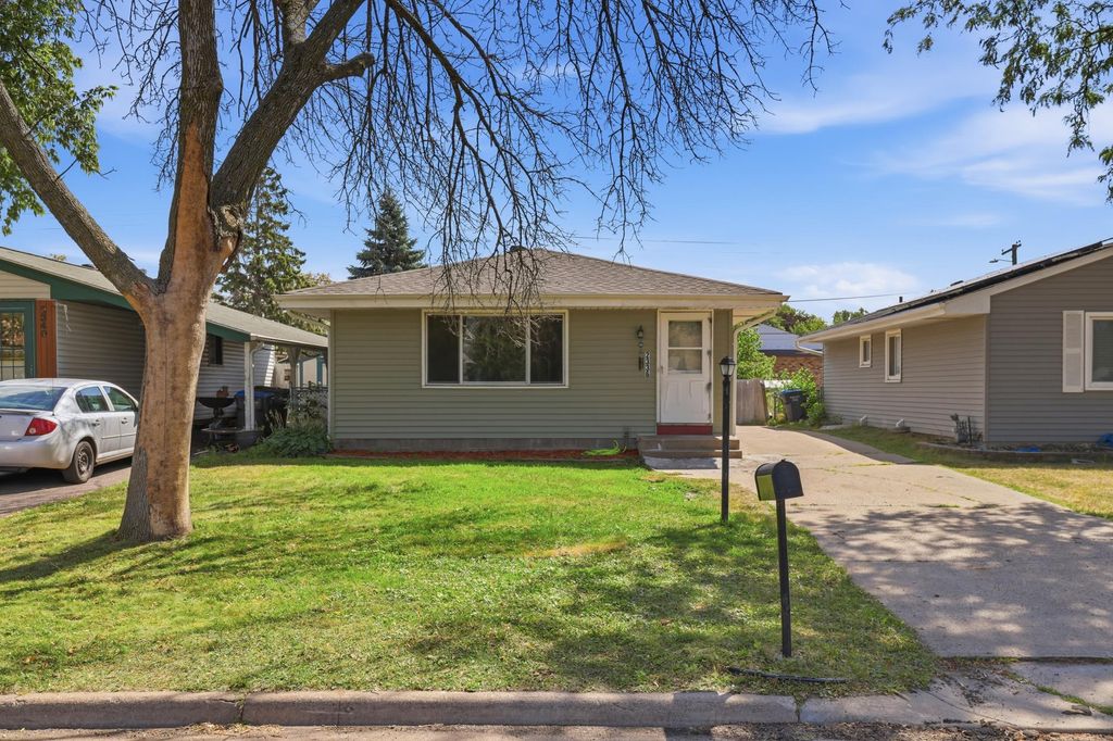 2336 12th Avenue E, North Saint Paul, MN 55109 — exterior
