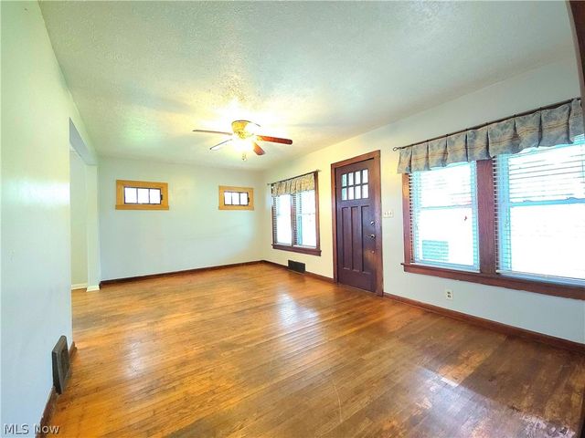 821 Cleveland Road, Ravenna, OH 44266