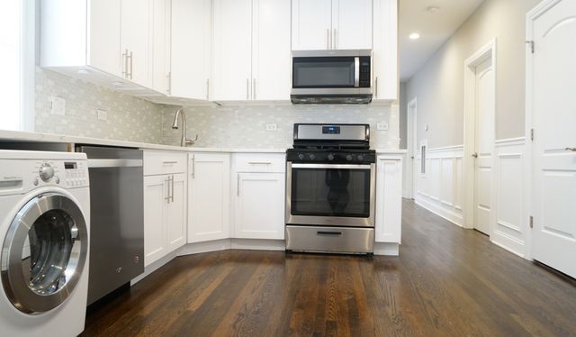 2957 N Avers Avenue 2F, Chicago, IL 60618