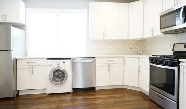 2957 N Avers Avenue 2F, Chicago, IL 60618