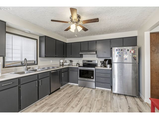1521 9TH Ave, Longview, WA 98632