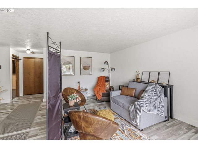 1521 9TH Ave, Longview, WA 98632