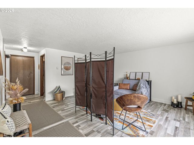 1521 9TH Ave, Longview, WA 98632