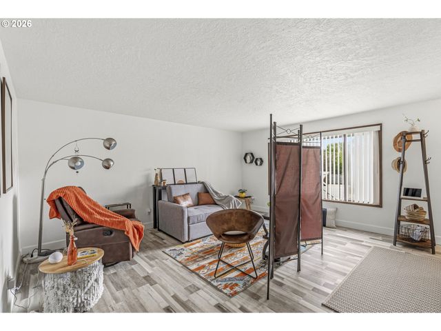 1521 9TH Ave, Longview, WA 98632