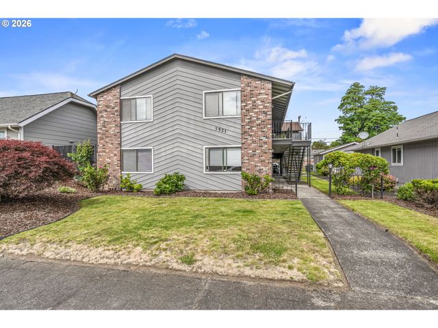 1521 9TH Ave, Longview, WA 98632