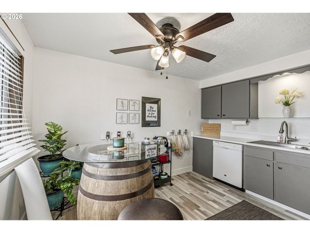 1521 9TH Ave, Longview, WA 98632