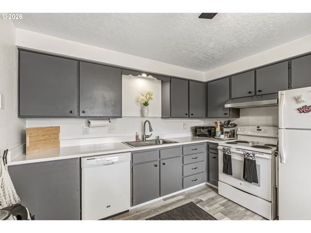 1521 9TH Ave, Longview, WA 98632