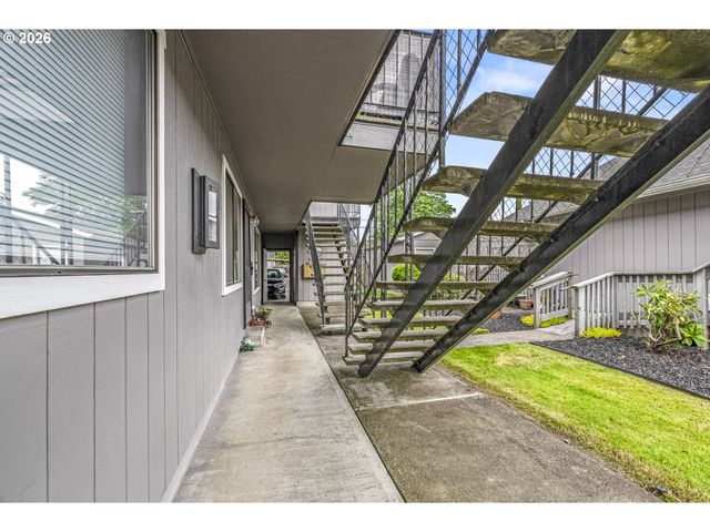 1521 9TH Ave, Longview, WA 98632