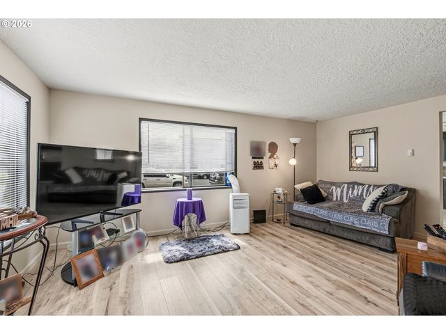 1521 9TH Ave, Longview, WA 98632