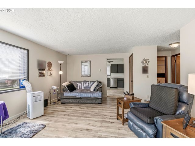 1521 9TH Ave, Longview, WA 98632