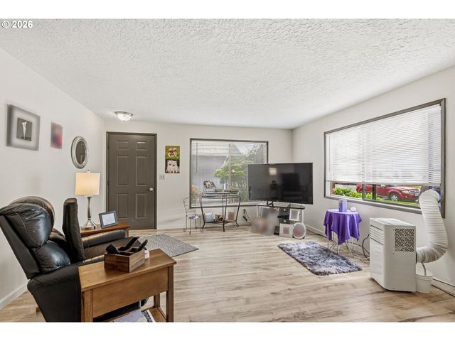 1521 9TH Ave, Longview, WA 98632