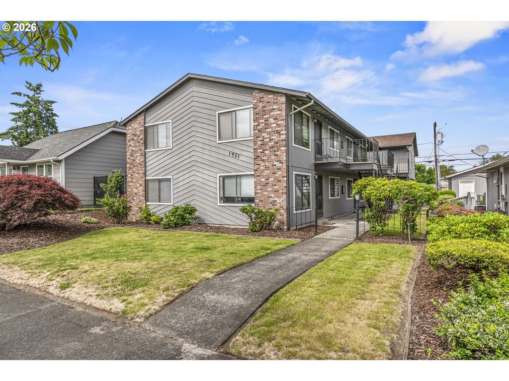 1521 9TH Ave, Longview, WA 98632