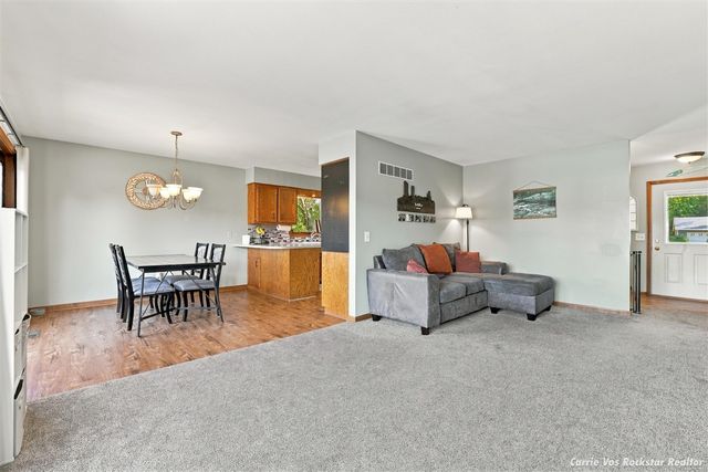 1515 Caprice Drive, Jenison, MI 49428