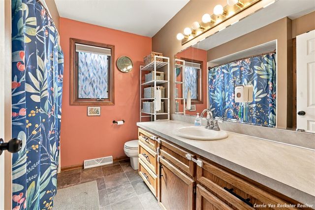 1515 Caprice Drive, Jenison, MI 49428