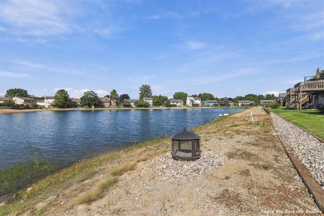 1515 Caprice Drive, Jenison, MI 49428