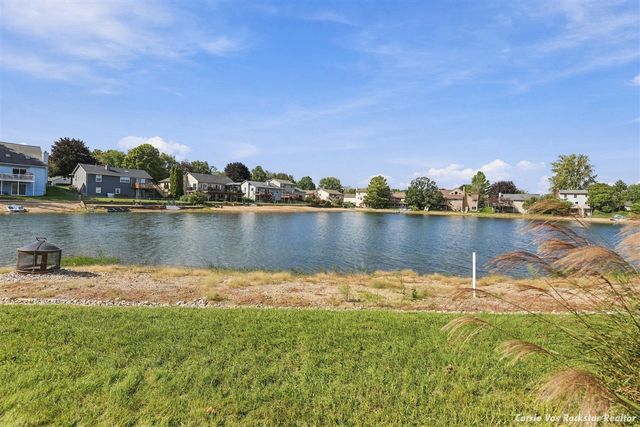 1515 Caprice Drive, Jenison, MI 49428