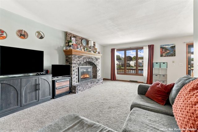 1515 Caprice Drive, Jenison, MI 49428