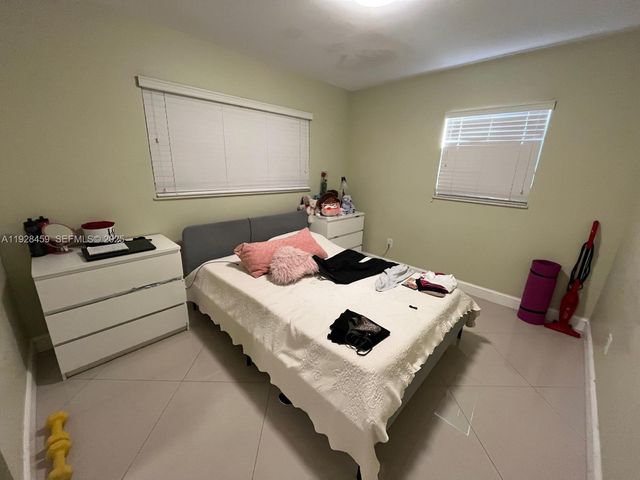 3520 SW 104th Ave -, Miami, FL 33165