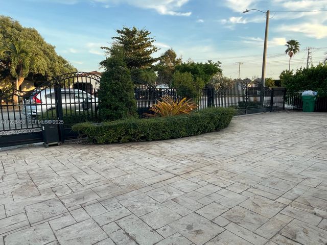 3520 SW 104th Ave -, Miami, FL 33165