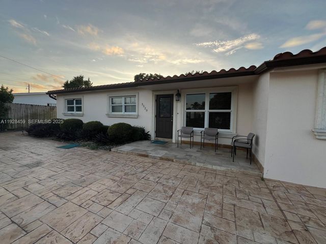 3520 SW 104th Ave -, Miami, FL 33165