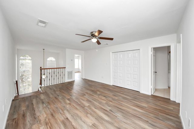 5515 Strack Road 122, Houston, TX 77069