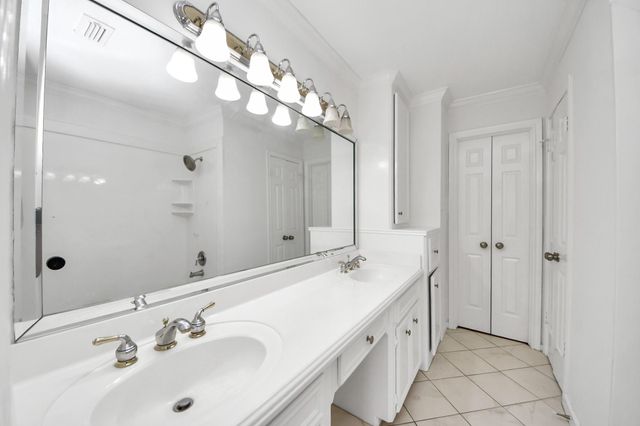 5515 Strack Road 122, Houston, TX 77069