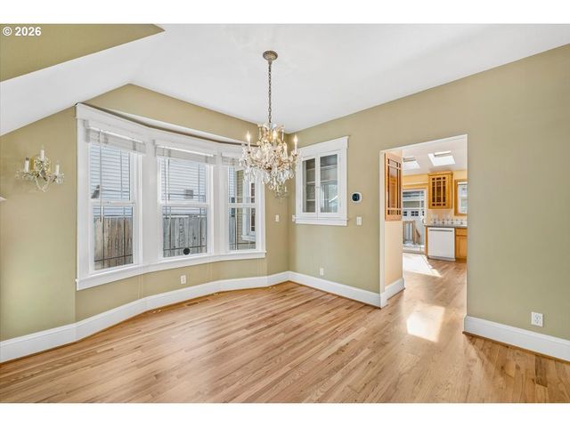 944 Se SHERRETT St, Portland, OR 97202