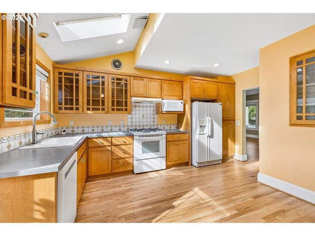 944 Se SHERRETT St, Portland, OR 97202