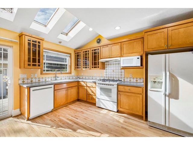 944 Se SHERRETT St, Portland, OR 97202
